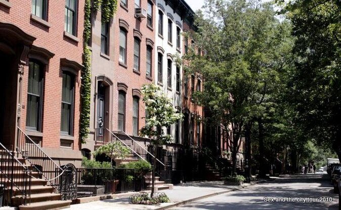 2-Hour Spanish Nightlife Guided Walking Tour of Greenwich Village - Good To Know