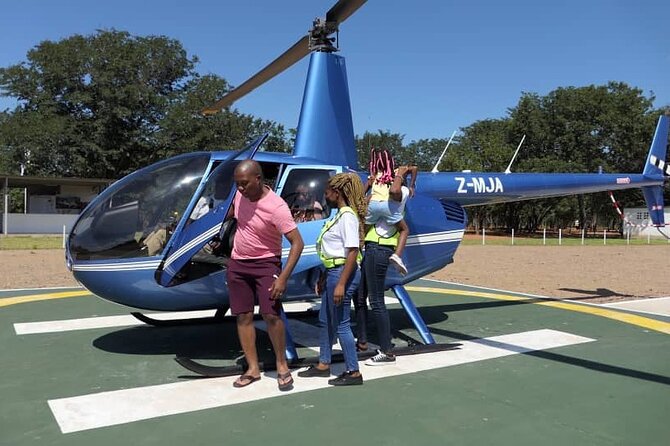 13-15 Minutes Private Short Helicopter Flight - Pickup and Transportation