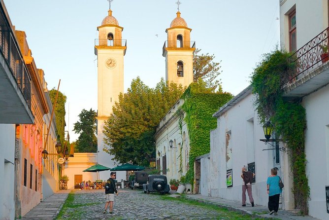 2-Days and 1 Night Visiting Colonia and Montevideo - Guided Tours in Colonia