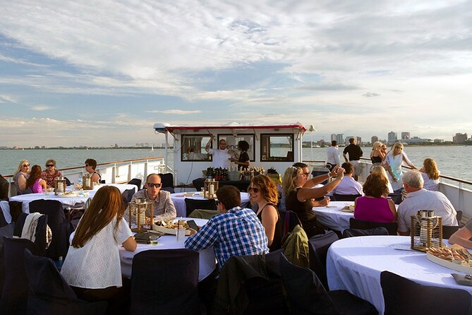 2-Hour Chicago Wine and Cheese Cruise - Exploring the Skyline Scenery