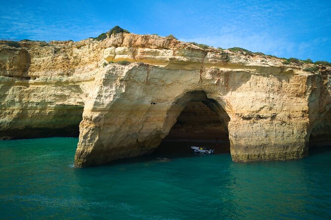 2 Hours Boat Private Tour to Benagil Caves - Meeting and Pickup