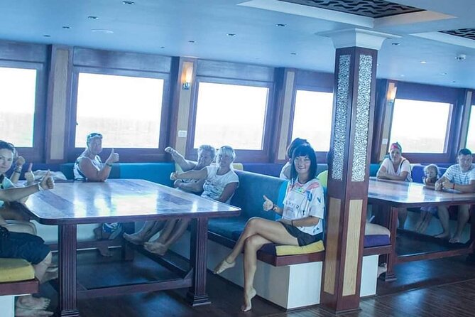 2 Hours Catamaran and Semi Submarine With Snorkeling in Hurghada - Inclusions and Amenities