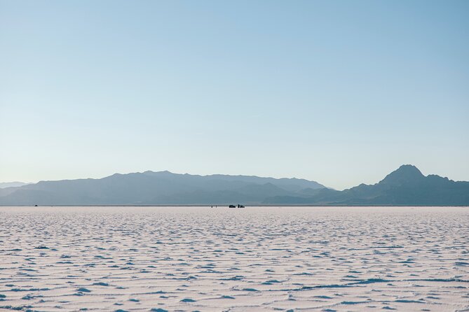 3 Days Private Tour in Uyuni Salt Flats and Colored Lagoon - Exploring Uyuni Salt Flats