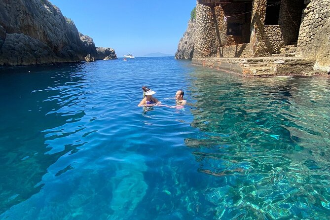 3-Hour Private Boat Tour of the Island of Capri - Meeting and Pickup