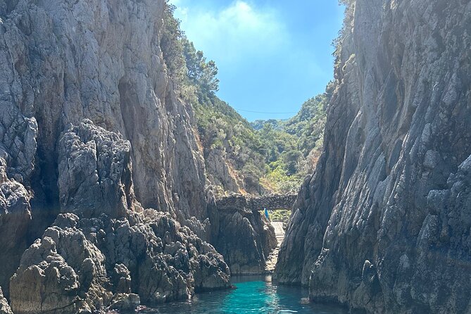 3 Hour Private Boat Tour on the Island of Capri - Included Amenities