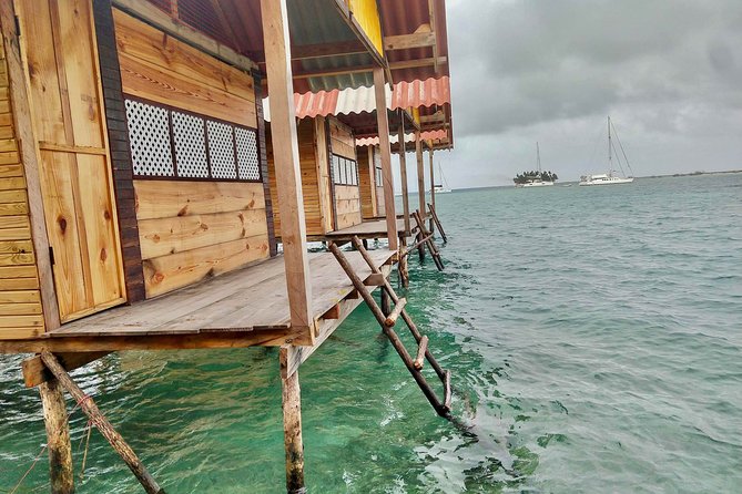 4D/3N - Private OVER-WATER Cabin in San Blas Islands PLUS Boat Tour - Accommodations and Amenities