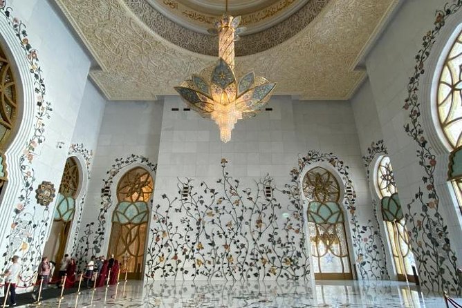Abu Dhabi Day Trip With Grand Mosque and Louvre Abu Dhabi - Exploring the Louvre Abu Dhabi