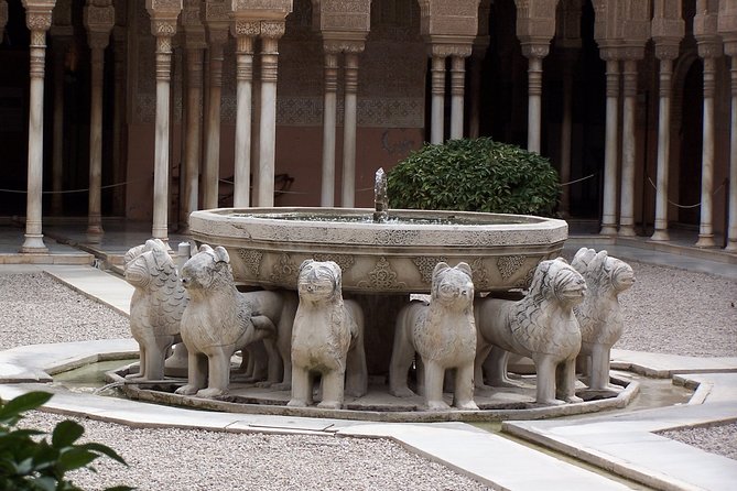 Alhambra: Complete Guided Tour With Nasrid Palaces Tickets - Key Features of the Tour