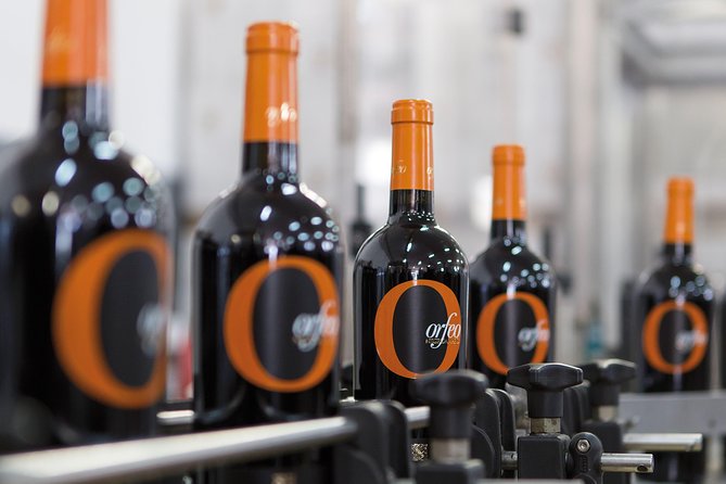 Aperitour - Paololeo Cellars - Sampling the Wines and Local Delicacies