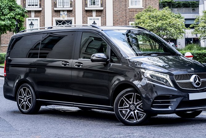 Arrival Private Transfer: Pearson Airport YYZ to Toronto in Luxury Van - Included Amenities