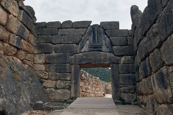 Best of Greece: 7-Day Tour to Real Greece of the Peloponnese, Delphi and Meteora - Marveling at Meteoras Monasteries