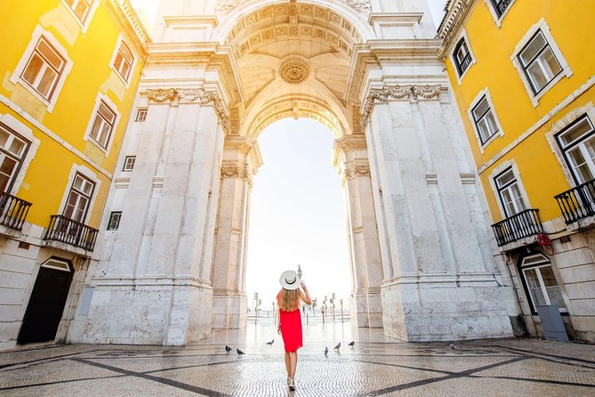 Best of Lisbon Tour, 5 Days With Sintra, Cascais and Evora - Explore the Charming Fishing Village of Cascais