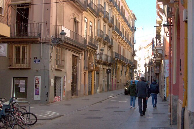 Between Two Gates: A Self-Guided Audio Tour in Valencia - Highlights Along the Route