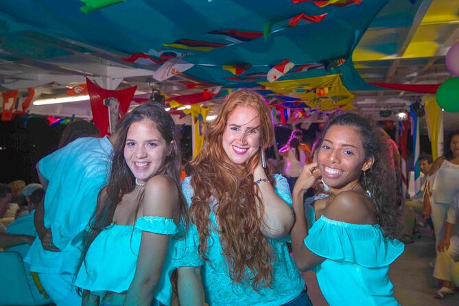 Boat Experience in the Bay of San Andres Islands - Meeting and Departure Information