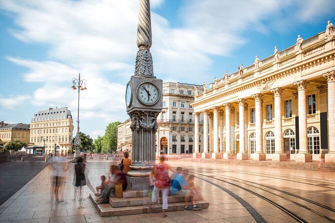 Bordeaux Old Town: Port of the Moon Exploration Game and Tour - Game Features and Benefits