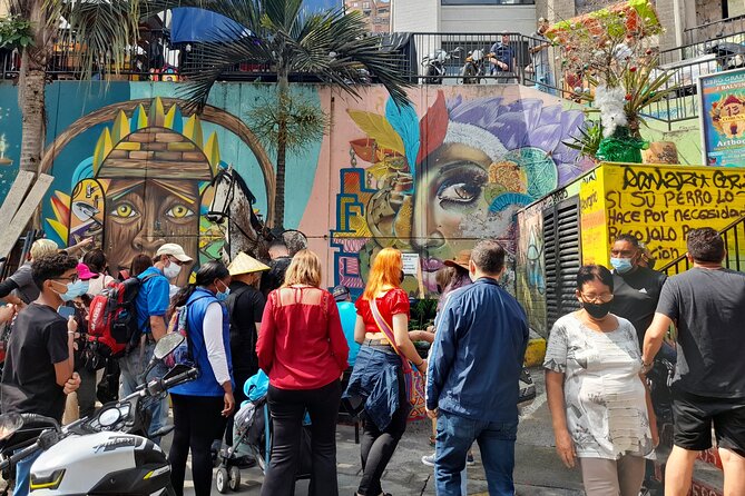 Botero Plaza and Comuna 13 Tour Includes the Metrocable - Botero Plaza Highlights