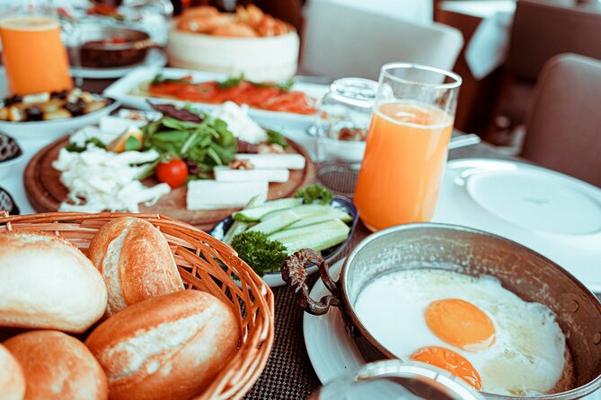 Bottomless Brunch and Cruise With Prosecco in Budapest - Menu Highlights