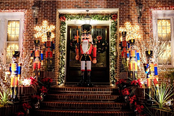 Brooklyn Christmas Decorations Guided Tour in French - Meeting and Pickup