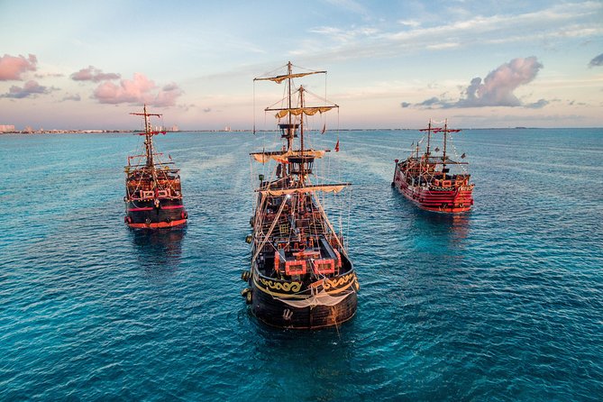 Captain Hook: Pirate Show and Dinner Cruise in Cancun - Dining Options and Inclusions