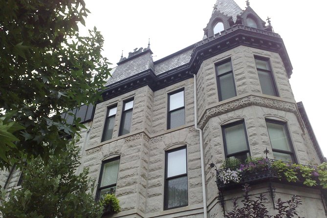 Chicagos Gold Coast Hidden History: A Self-Guided Audio Walk - Notable Sites and Attractions