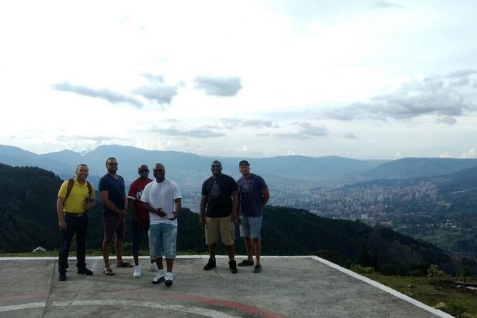 Combo Tour: Christmas Lights and Medellin City Tour Including Traditional Food - Accessibility and Participation