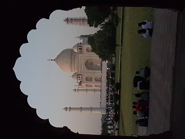 Delhi To Agra Overnight Trip by Car - Vehicle and Driver Details