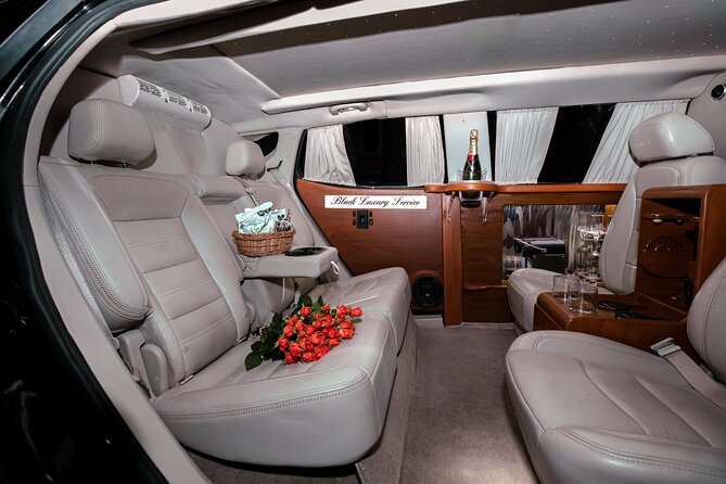 Deluxe GMC Limousine From CUN Airport to Cancun Hotel Zone - Pickup Instructions