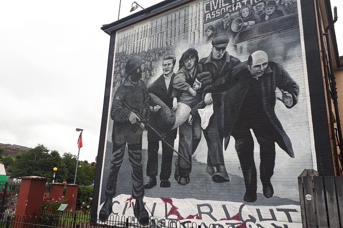 Derry City Bloody Sunday Bogside Murals Walking Tour - Tour Experience