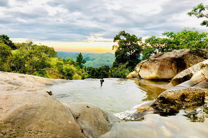 Diyaluma Waterfall & Natural Pool Bath. - Tour Highlights