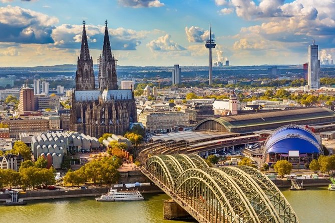 Dusseldorf Airport Transfers : Airport DUS to Dusseldorf in Luxury Car - Pickup and Drop-off