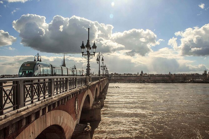 E-Scavenger Hunt Bordeaux: Explore the City at Your Own Pace - Exploring Hidden Gems and Landmarks