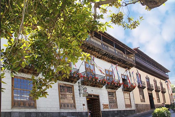 Entrance Ticket for Students in The House of Balconies - Cultural and Shopping Experience