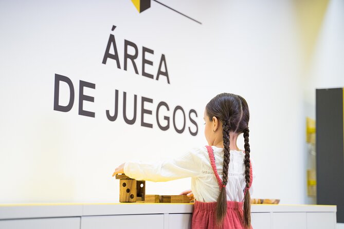 Entrance to the Museum of Illusions Madrid - Accessibility and Accommodations