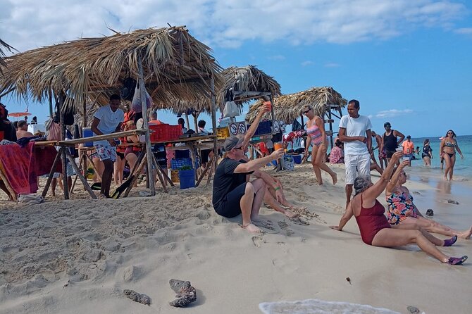 Experience Cayo Arena With Snorkeling and Lunch Buffet - Discovering Tropical Fruits and Snacks