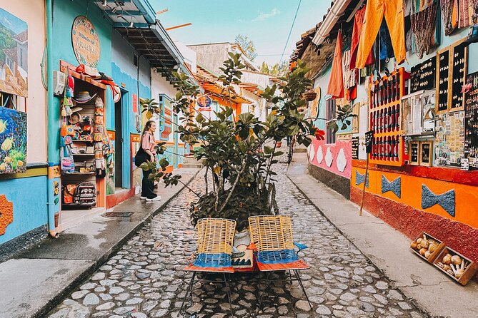 Explore & Immerse in Guatapeñol: Past, Present and Local Culture - Savoring Guatapeñols Culinary Delights