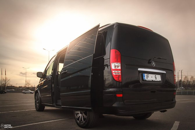 Explore the Baltics: Riga- Tallinn / Tallinn - Riga Daytrip - Pickup and Drop-off