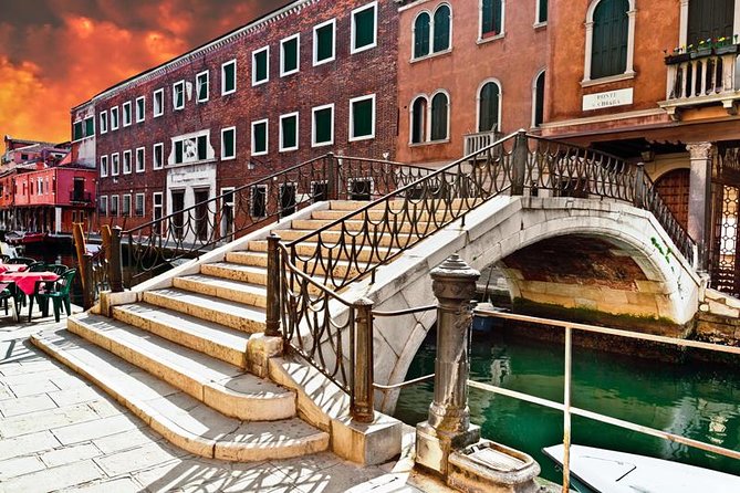 Explore the Mysteries and Secrets of Venice - Iconic Nighttime Landmarks