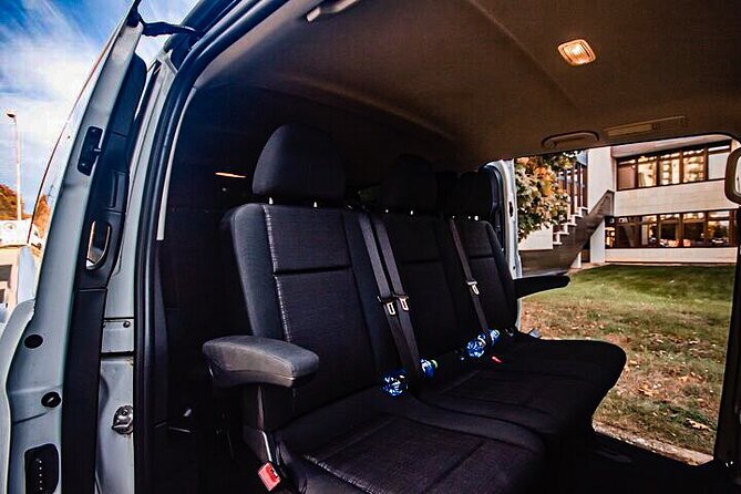 From Prague to Vienna - Private Transfer by MINIVAN Mercedes Vito 8+1pax - Pickup and Drop-off Process