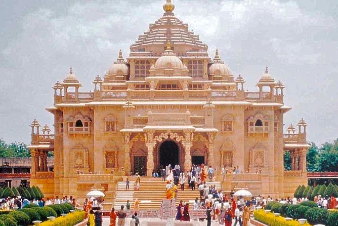 Full Day Old And New Delhi City Tour With Entrance Fees - Tour Features and Inclusions