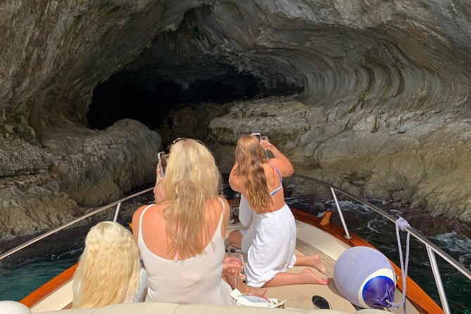 Full Day Private Boat Tour of Capri - Boat Features