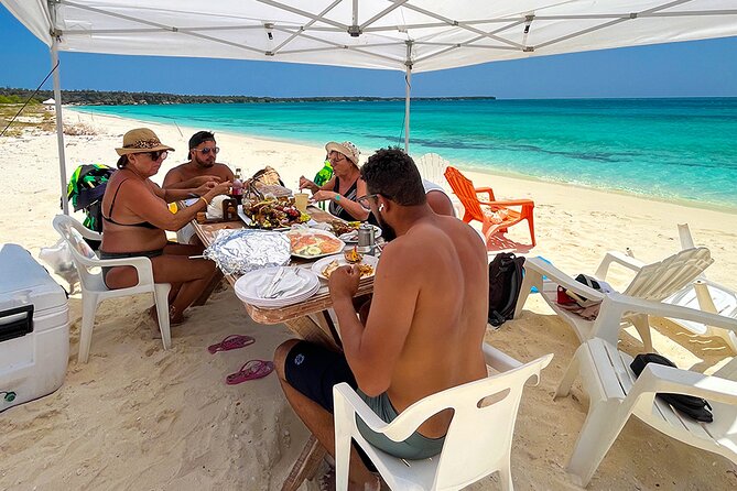 Full Day Private Tour Bahia De Las Aguilas and Hoyo Pelempito - Start Time and Accessibility