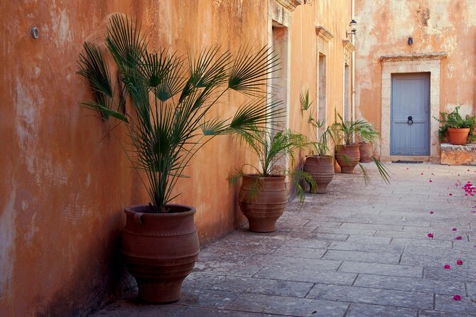 Full-Day West Crete Tour: Chania & Rethymnon Old Town and Kournas Lake - Chania Old Town Exploration