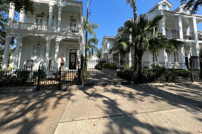 Garden District Architecture Walking Tour in New Orleans - Inclusions and Accessibility