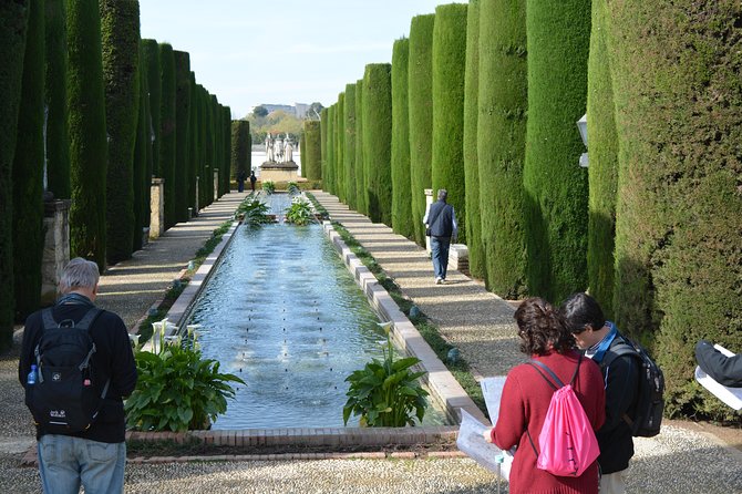 Gardens & Fortress of Catholic Kings Tickets & Tour in English - Meeting and Logistics