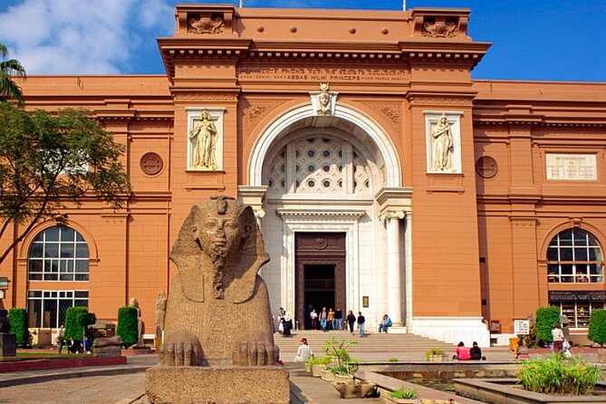 Giza Pyramids & Egyptian Museum: Camel Ride and Lunch Experience - Exploring the Giza Pyramids