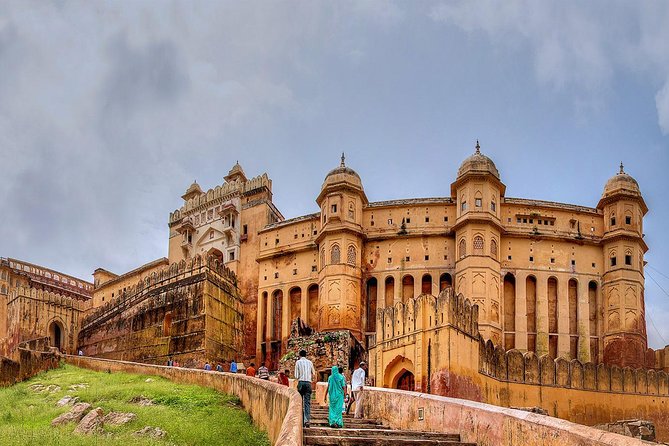 Golden Triangle Tour 3 Nights 4 Days : { Taj Mahal at Sunrise } - Highlights of the Tour