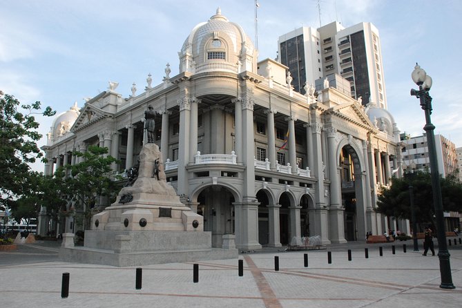 Guayaquil Departure Transfer - Comfortable Air-Conditioned Minivan