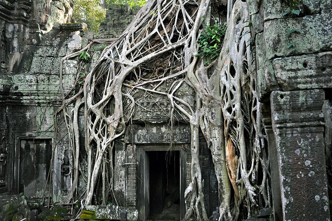 Guided Private A/C Vehicle Tour to Angkor Wat and Small Circle With Two Extras - Meeting and Pickup Details