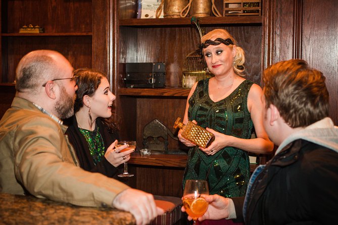 Haunted Chicago Booze and Boos Ghost Walking Tour - Haunted Bars and Spirits