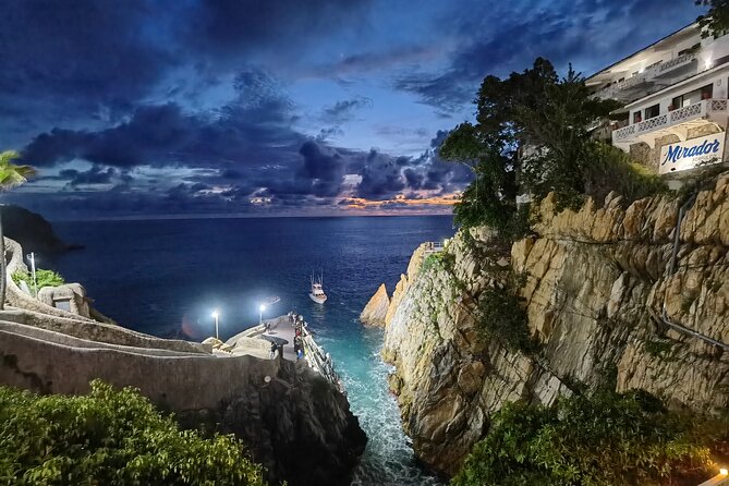 High Divers Deluxe Three Course Dinner + Two Drinks Plus SUNSET - Activities Included